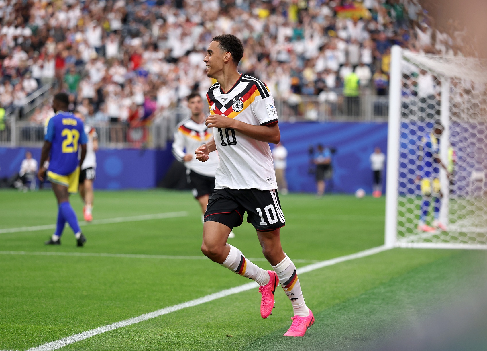 世界杯7-1开门红！德国队各赛事10连胜，队史近40年最长连胜纪录